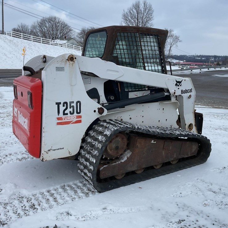 BOBCAT T250