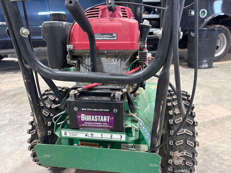 2002-billygoat-bc2402he-brush-mower-image-5