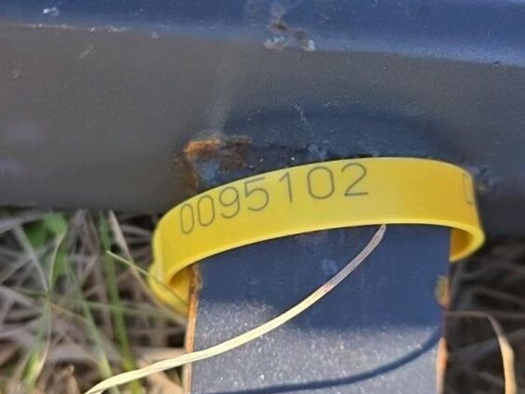 quick-attach-hay-spear-for-skid-steer-image-4