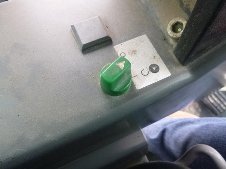 2012-takeuchi-tb180fr-image-14