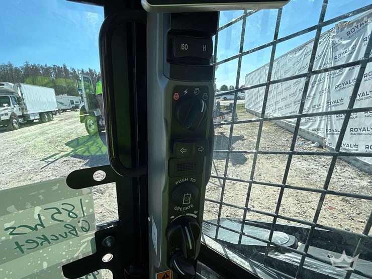 2023-new-holland-c327-image-19