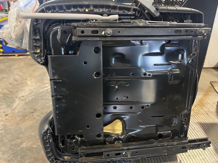 skid-steer-seat-image-5