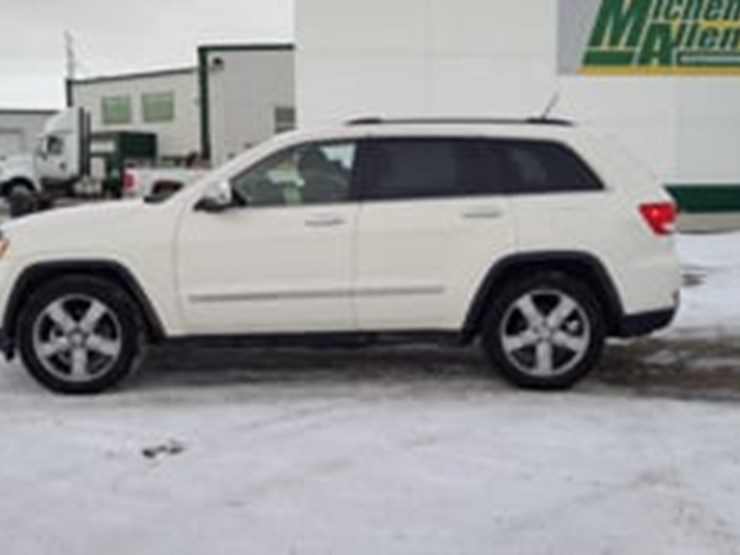 2011-jeep-grand-cherokee-limited-image-5