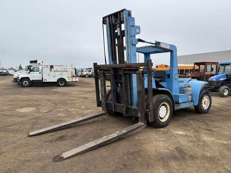 hyster-h300a-forklift-image-1