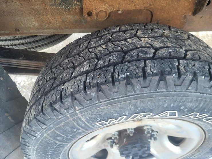 2004-chevrolet-2500hd-image-27