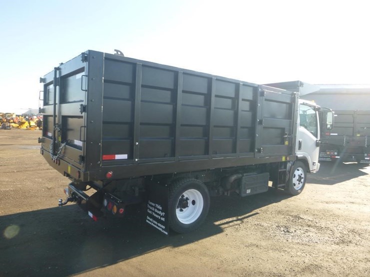 2018-isuzu-nqr-image-3