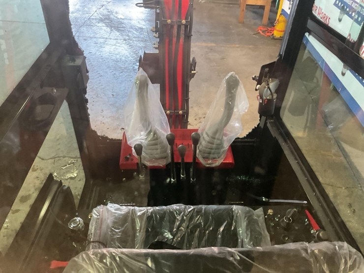 (inv.50032)-2025-miva-va13c-mini-excavator,-13.5-hp-gas-engine,-aux.-hydraulics,-has-broken-glass-image-5