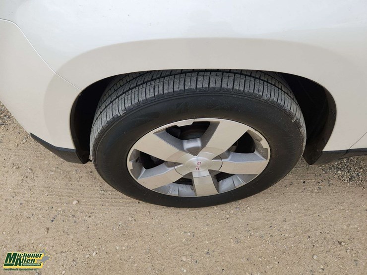 2013-gmc-acadia-slt-image-11