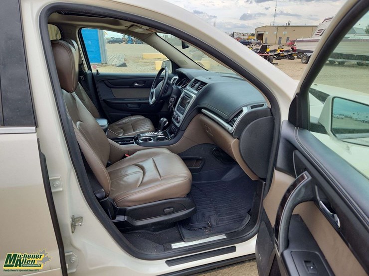 2013-gmc-acadia-slt-image-16