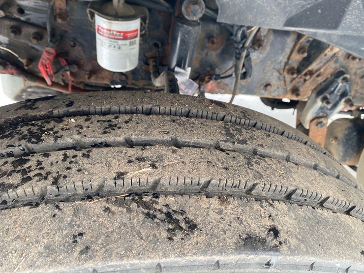 2005-sterling-at-9000-semi-tractor-image-50