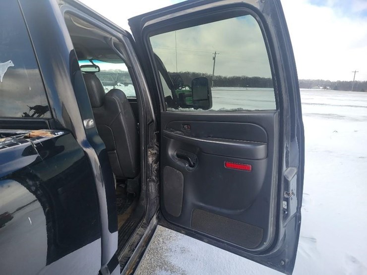 2004-chevrolet-2500hd-image-53