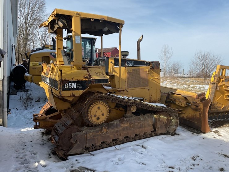 caterpillar-d5m-xl-image-1
