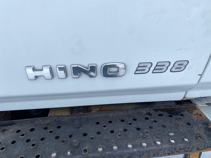 2018-hino-338-image-24