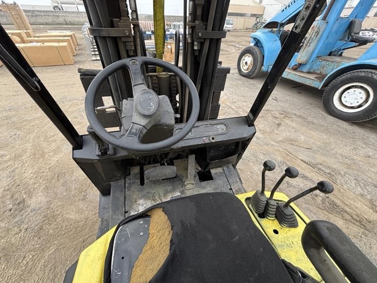 yale-glc080lgnae095-forklift-image-18