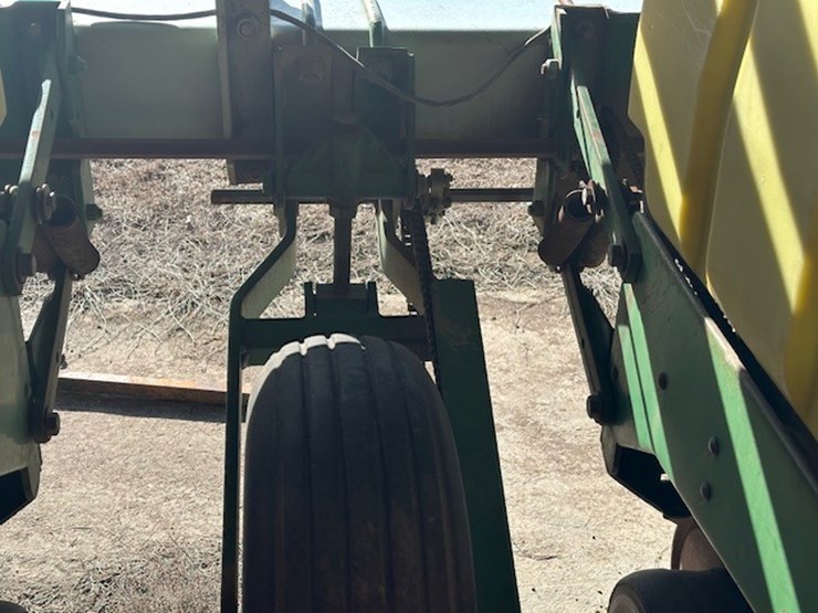12-john-deere-12-image-11