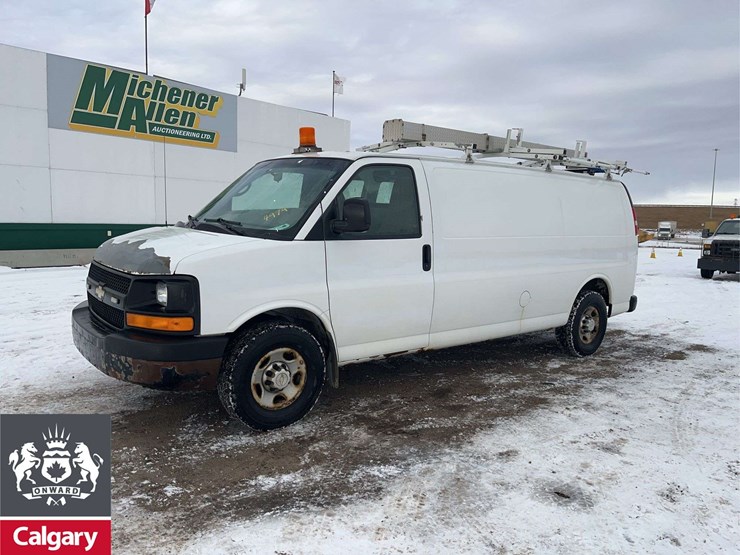 2010-chevrolet-express-3500-image-1