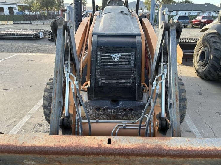 2017-case-580sn-image-8