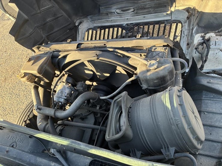 2003-international-7400-image-7