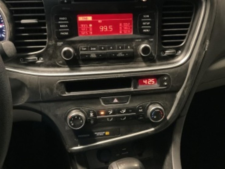 2015-kia-optima-sdn-image-18