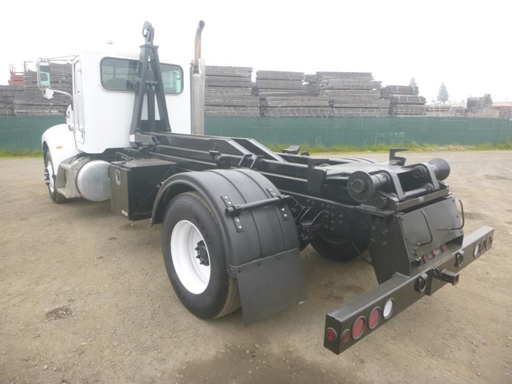 2011-peterbilt-337-image-12