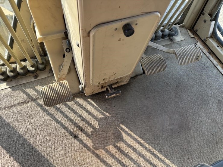 2005-caterpillar-143h-image-49