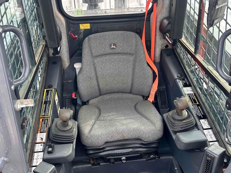 2019-deere-333g-image-16