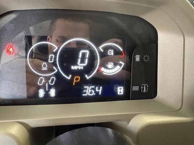 2024-john-deere-gator-image-16