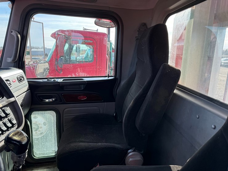 2014-peterbilt-389-image-38