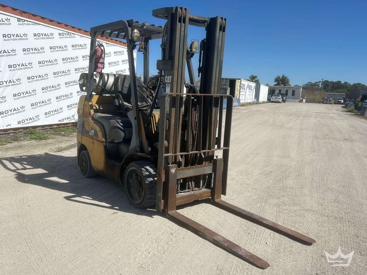 2007-caterpillar-c5000-5,000lb.-straight-mast-lp-forklift-image-2