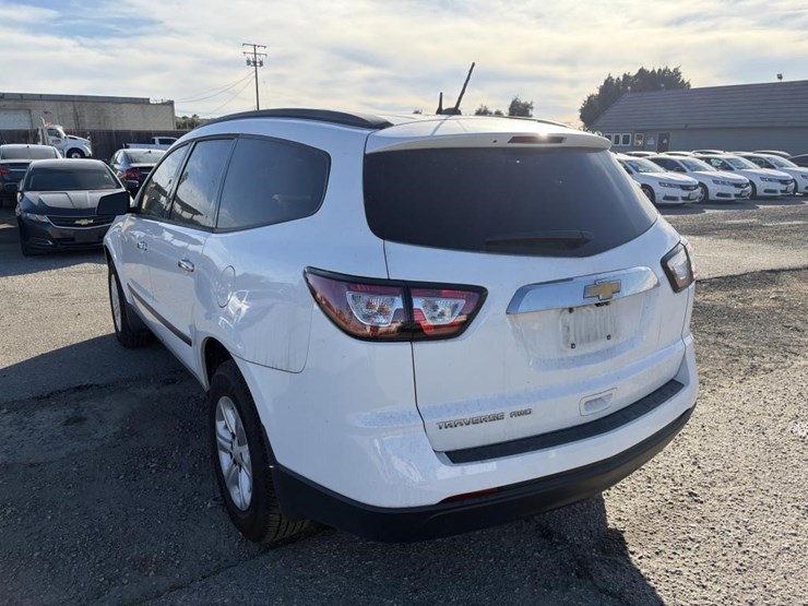 2017-chevrolet-traverse-image-2