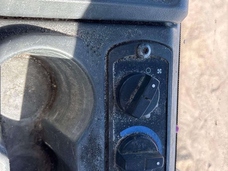 2019-caterpillar-d5k2-lgp-image-19