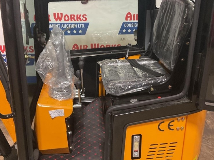 (inv.50030)-2025-miva-va13c-mini-excavator,-13.5-hp-gas-engine,-aux.-hydraulics,-manual-thumb,-image-6