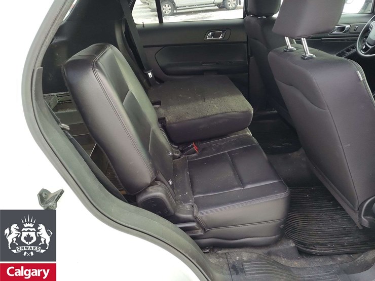 2016-ford-explorer-image-16