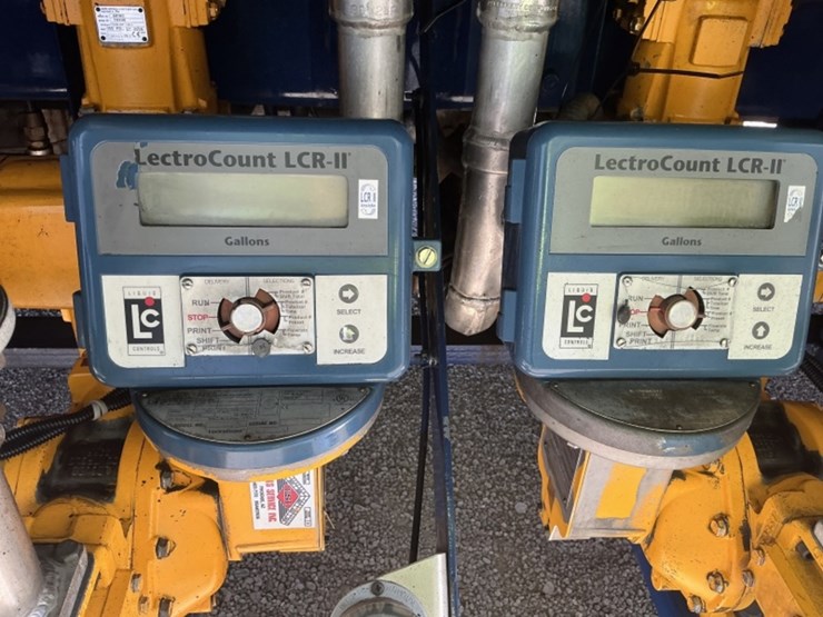 2007-peterbilt-335-image-15