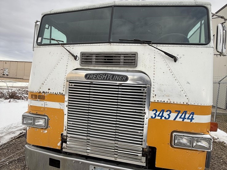 1983-freightliner-800-coe-image-3