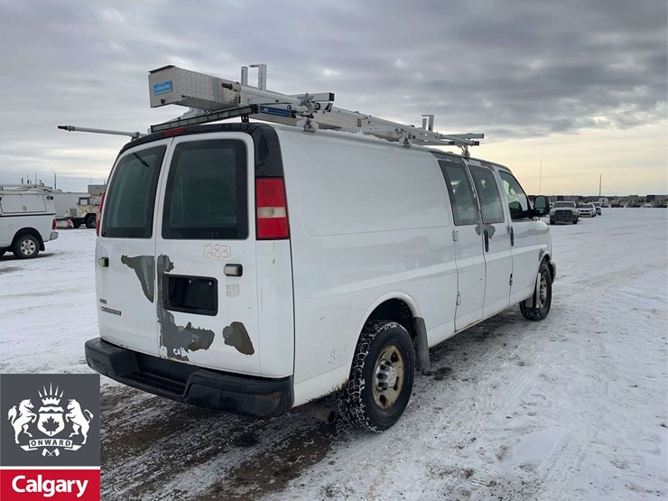 2010-chevrolet-express-3500-image-4
