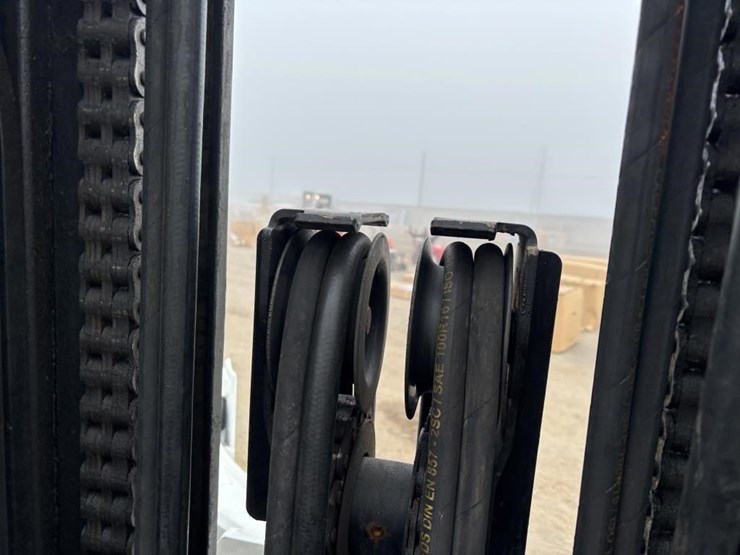 2017-yale-glc120vxntge100-forklift-image-15