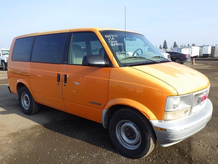 2000-gmc-safari-image-2