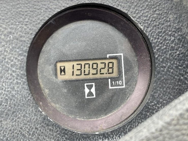 crown-303sctt-forklift-image-29