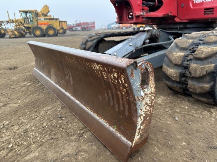 2021-takeuchi-tb240-image-9