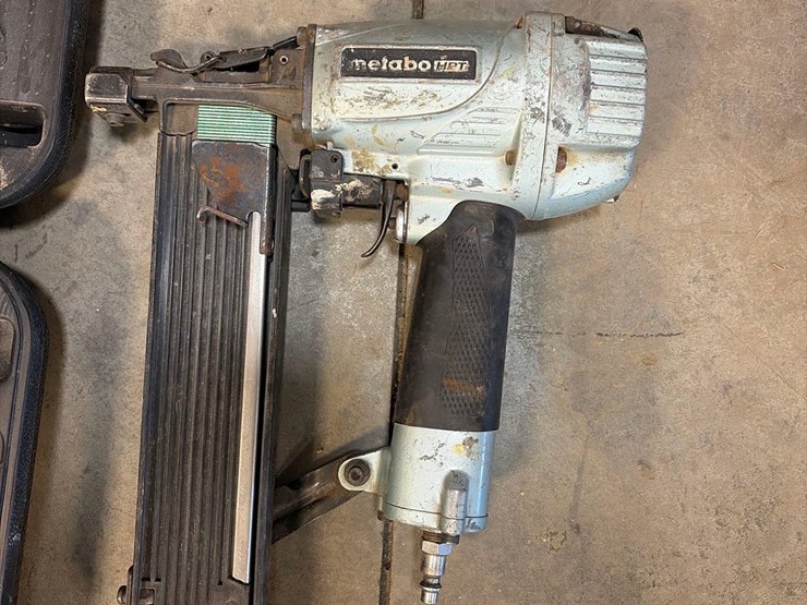 assortment-of-air-&-power-tools-image-4