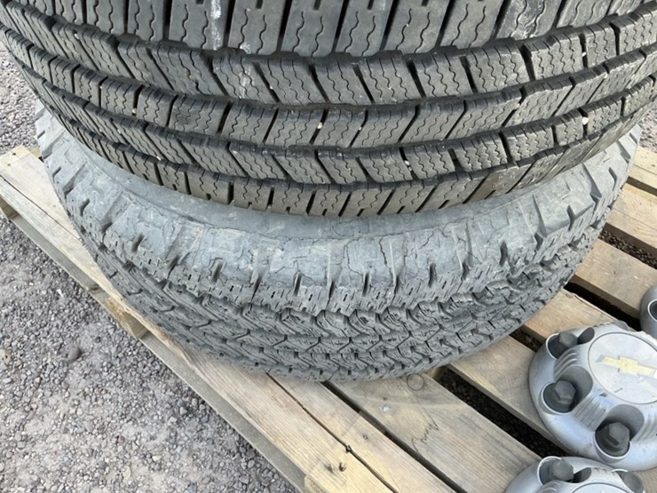 pallet-of-asst-17in-truck-wheels-w/-tires-image-5