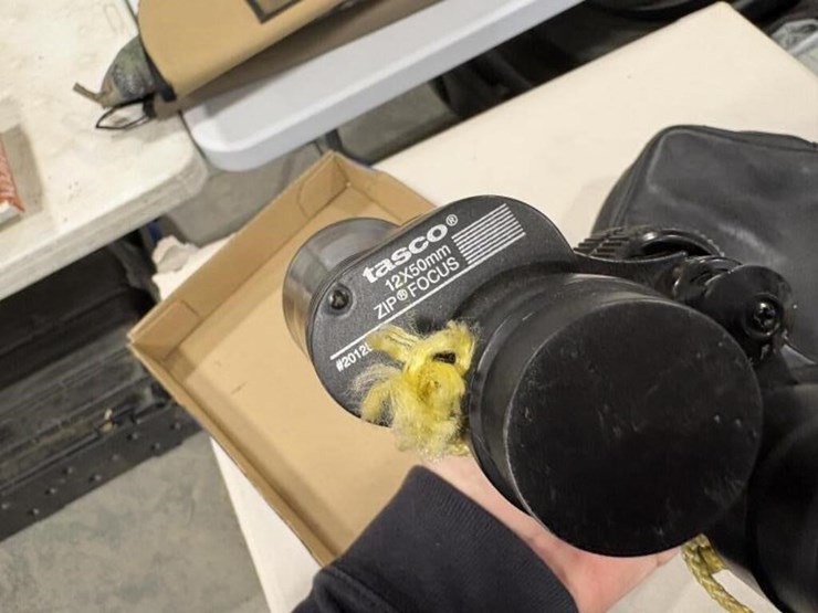 2-tasco-binoculars-image-4