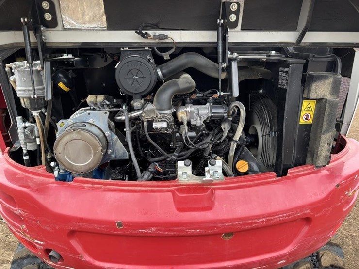 2021-takeuchi-tb240-image-45