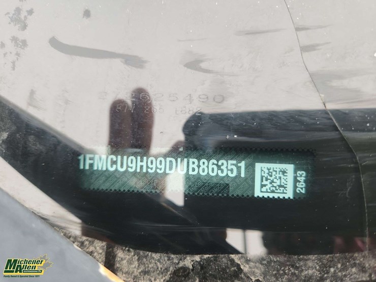 2013-ford-escape-sel-image-35