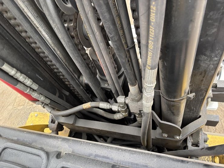 2017-yale-glc120vxntge100-forklift-image-13