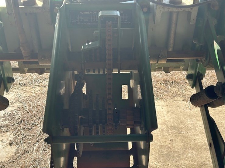 12-john-deere-12-image-13