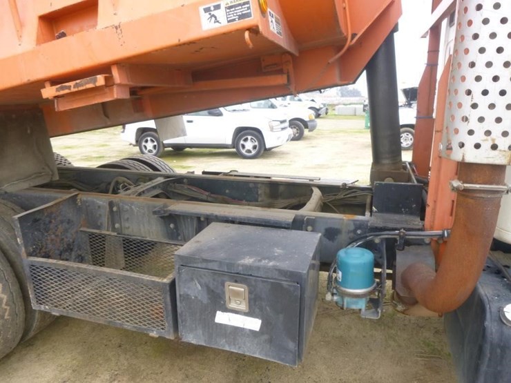 2002-international-2674-image-16