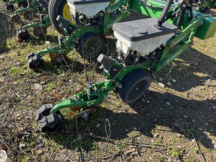 #4308-•-precision-planter-12-row-40"-planter-image-6