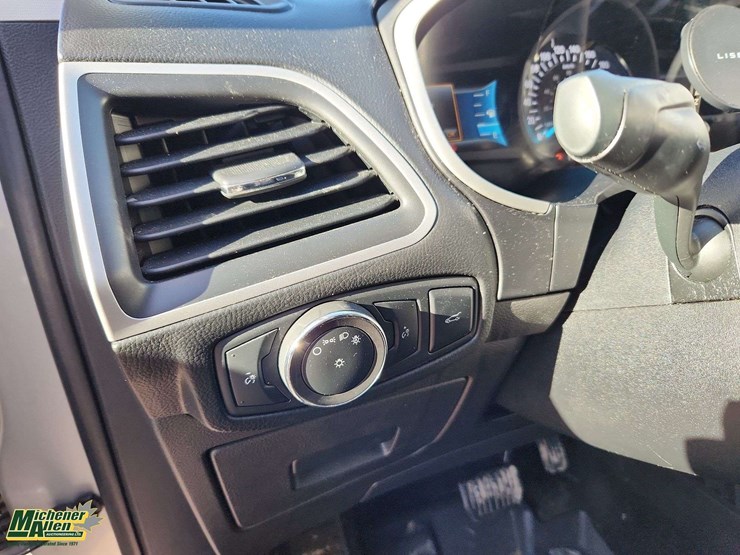 2017-ford-edge-sel-image-22